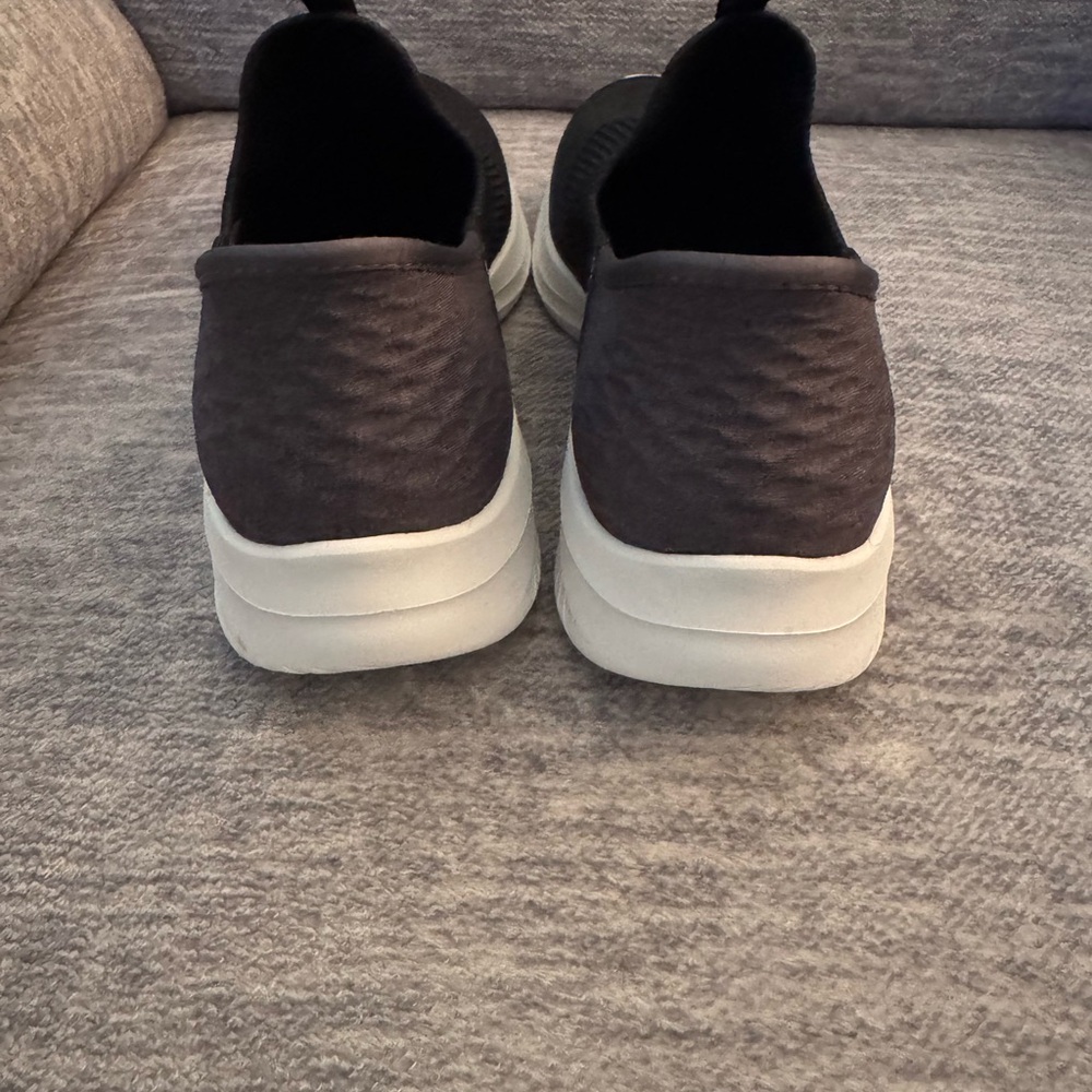 Skechers Slip-ins with Air-Cooled Memory Foam 7 1/2 New - Picture 3 of 4